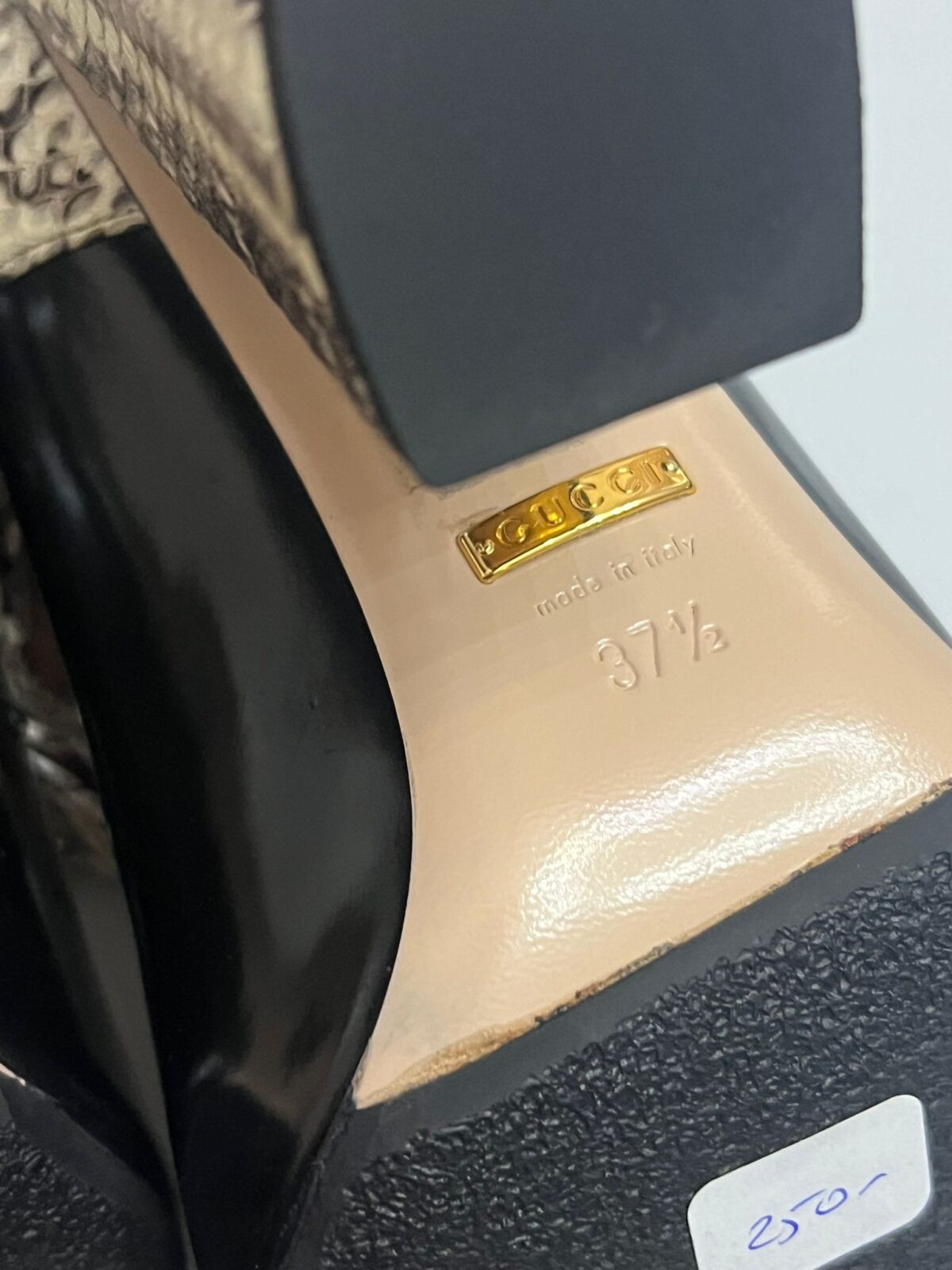 Escarpins Gucci, Neuf, pointure 37,5, talon 10,5, vue 7