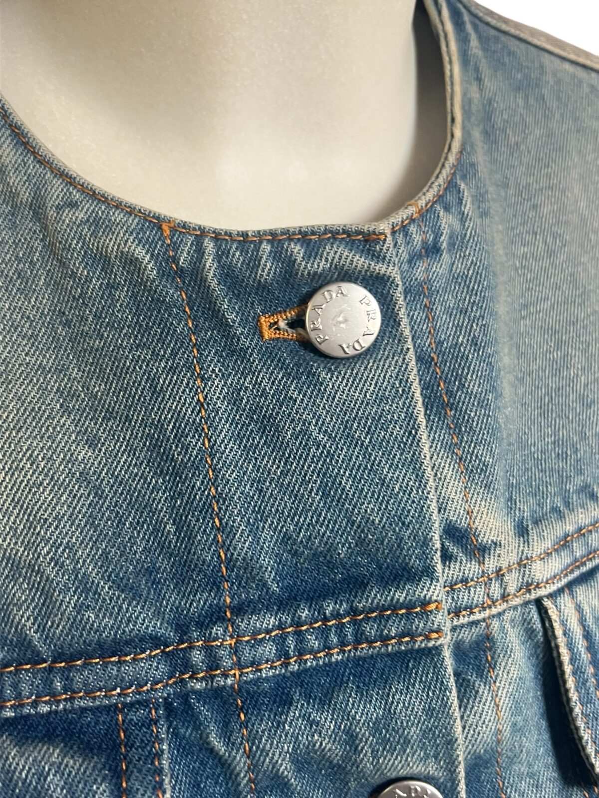 Veste en jean Prada, Excellent état, taille 38, vue 4