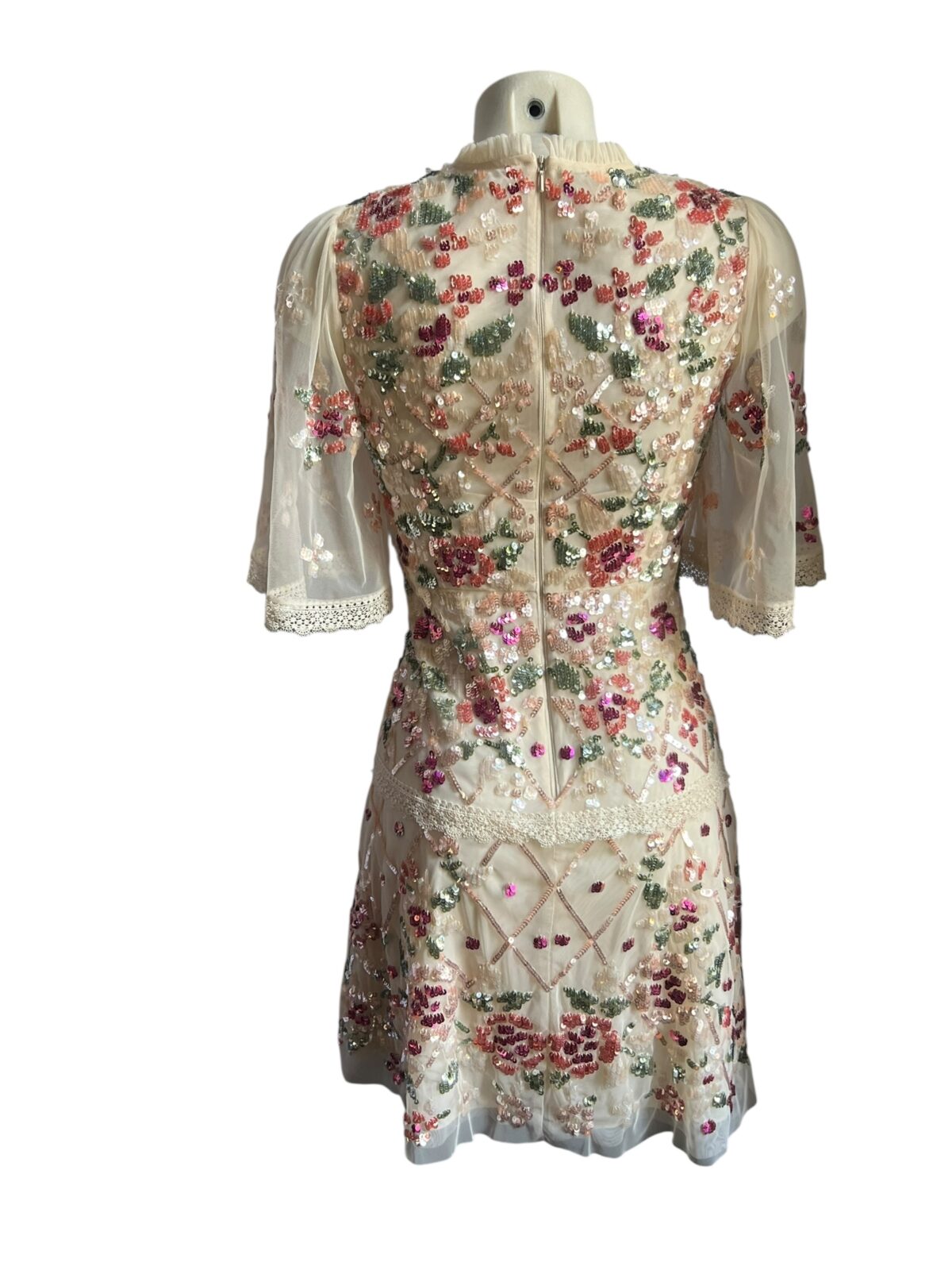 Robe Needle & Thread – Image 4