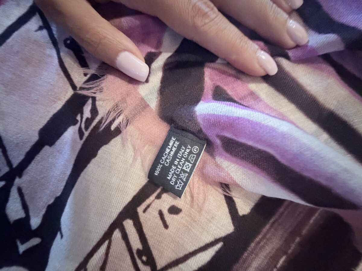 Foulard Chanel, Excellent état