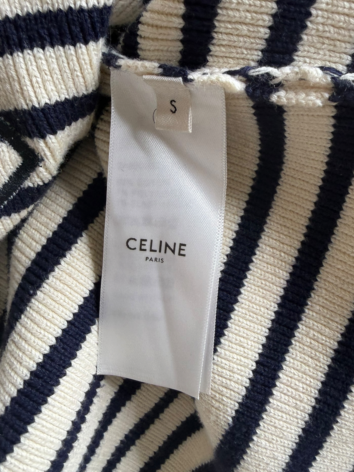 Pull Céline